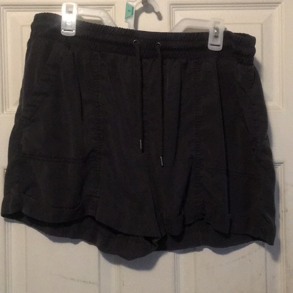 Ladies loose fitting shorts. Sz XL.